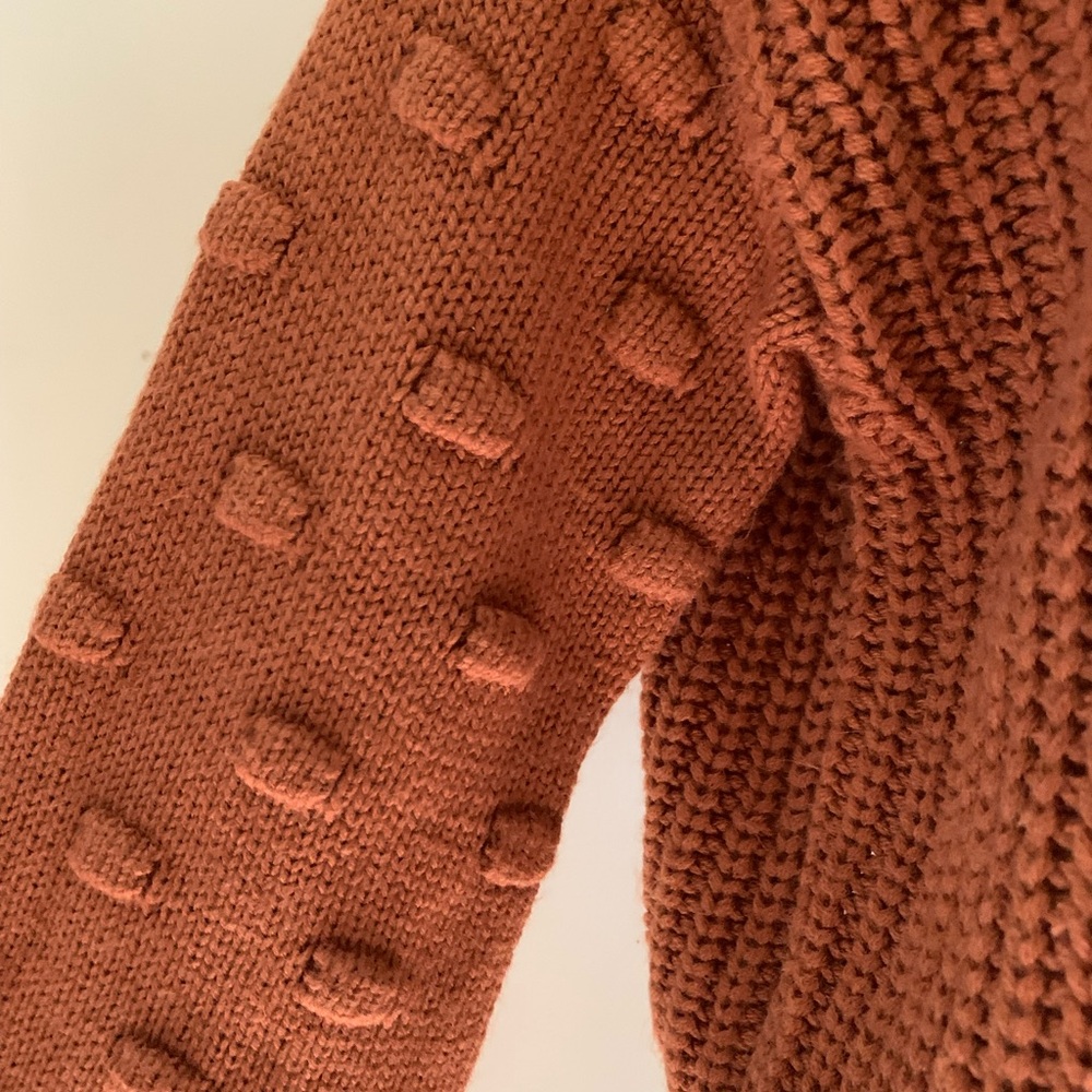 Moon and Madison halter sweater with detailed sleeves size medium EUC - Picture 3 of 7